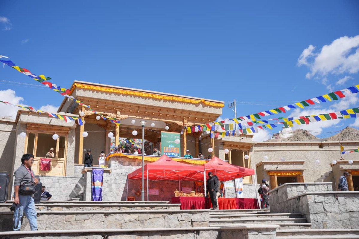 Ladakh_Updates's tweet photo. Ladakh Festival 2026 concludes in Leh, celebrating culture, traditions and community spirit. ✨🏔️

Local artists and performers from across India came together to showcase folk music, dance and cultural heritage. https://t.co/2g2ZHtEjen