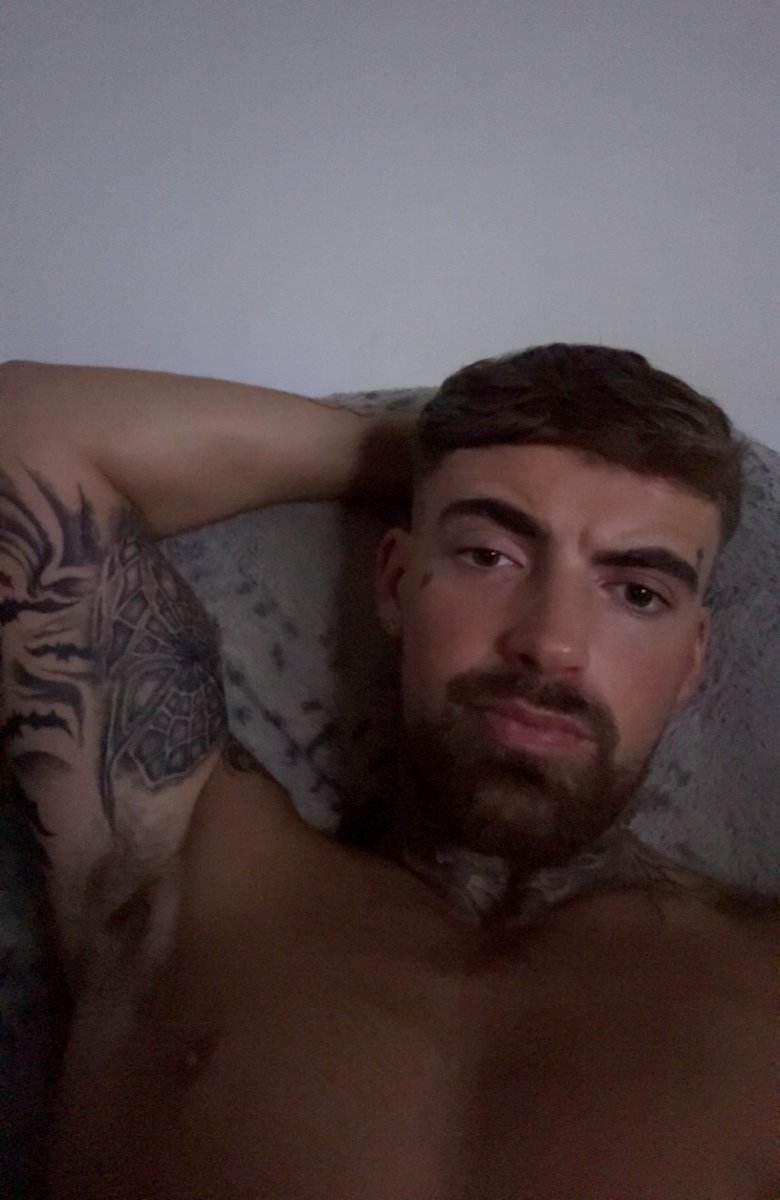FindomFlash26's tweet photo. Am back on the findom scene so you fags better get your wallets ready for a beating #findom #cashmaster #alpha #chav https://t.co/pKDNz8Ow1c