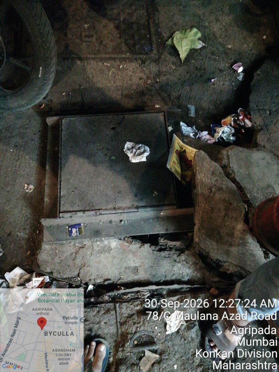 baaaaaaaaaaaaz's tweet photo. Location near New life restaurant t.p. Road byculla west. Urgent repair needed. @mybmcSWM @mybmc @mybmcInfra @mybmcWardE @RoadsOfMumbai @ACI_Mumbai @MadanpuraC https://t.co/PMLVLcZoVO