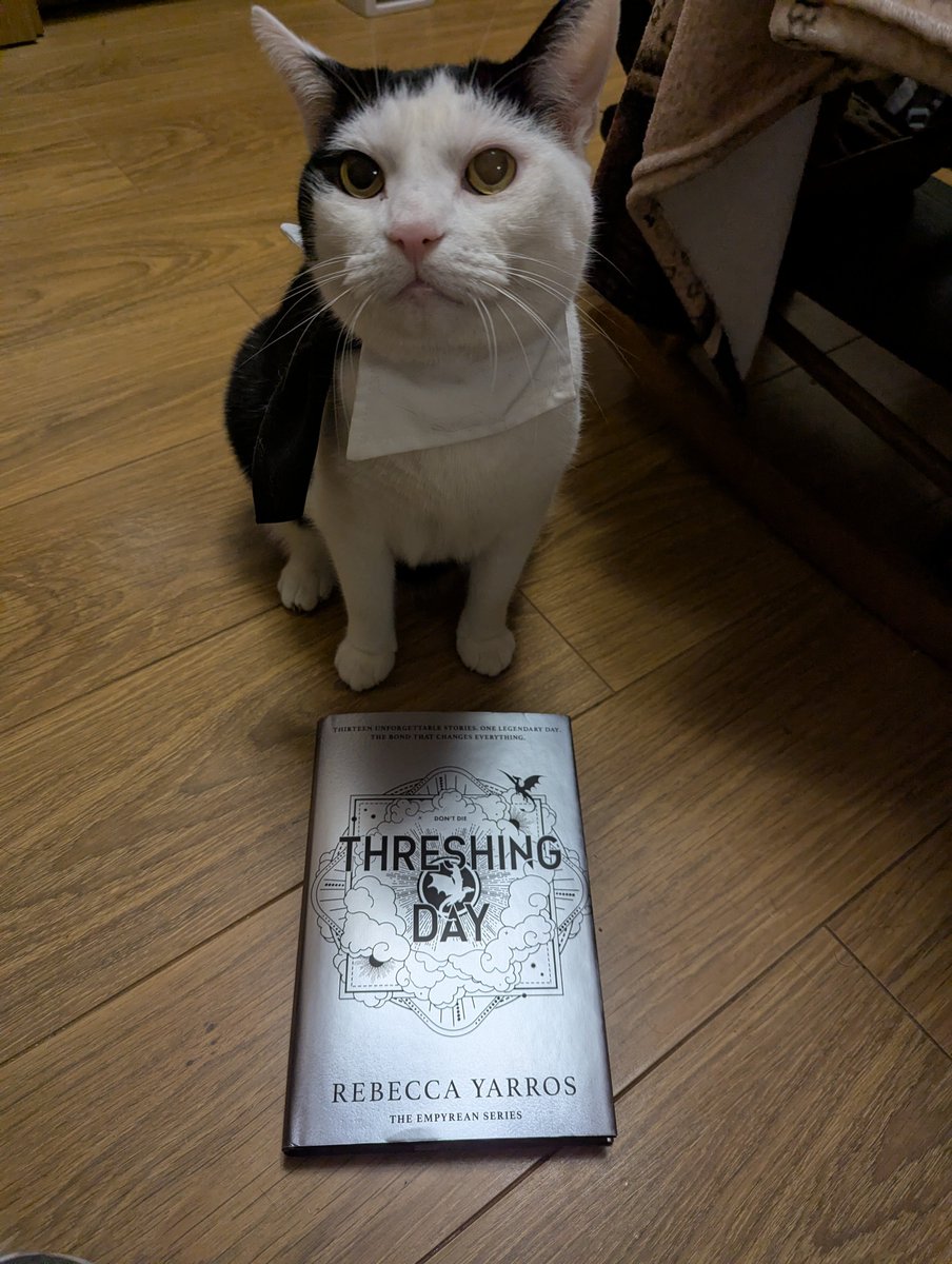 smbslt's tweet photo. Our copy arrived when I was at work last night xxx #ThreshingDay #RebeccaYarros https://t.co/gNzBe2oQ9O
