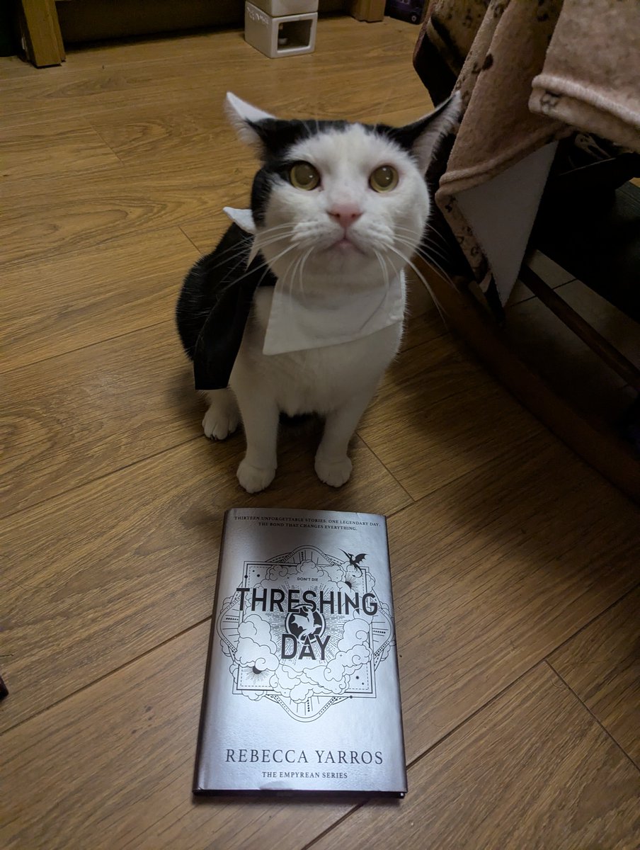 smbslt's tweet photo. Our copy arrived when I was at work last night xxx #ThreshingDay #RebeccaYarros https://t.co/gNzBe2oQ9O