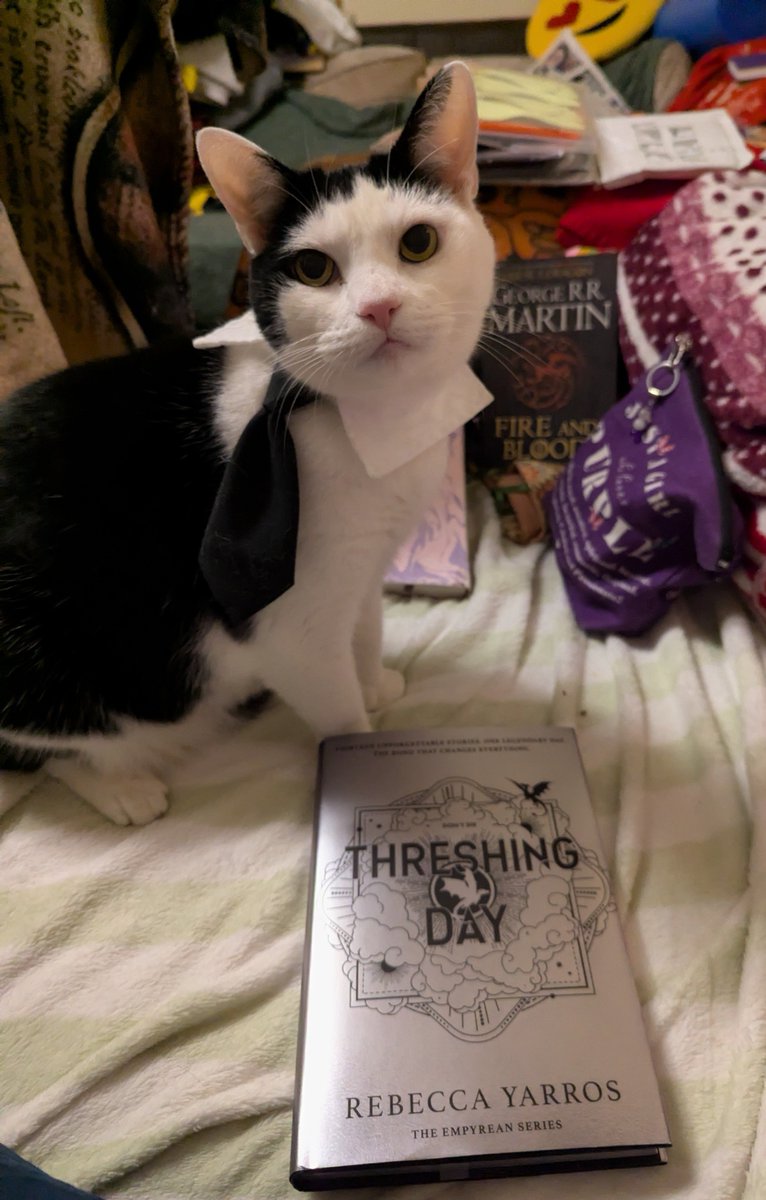 smbslt's tweet photo. Our copy arrived when I was at work last night xxx #ThreshingDay #RebeccaYarros https://t.co/gNzBe2oQ9O