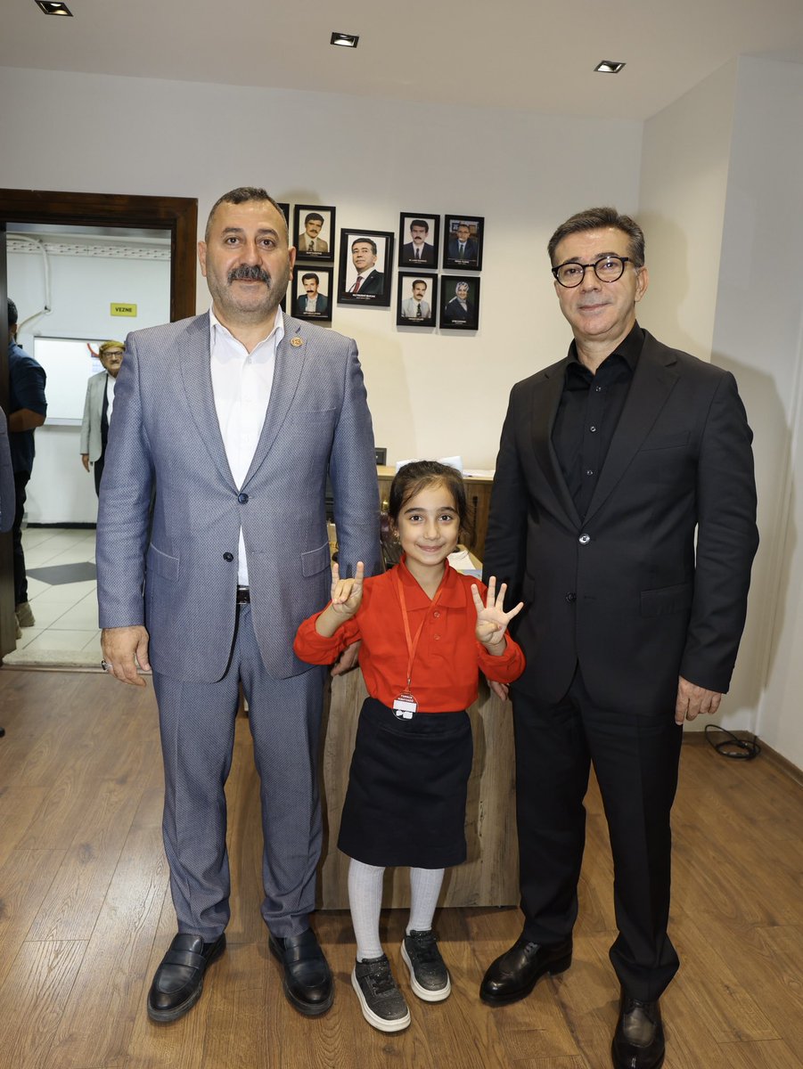 erkangulel's tweet photo. MHP Şanlıurfa İl Başkanımız Ecz. Sn. Osman Mutlu, Siverek ilçe başk. sn. Mahmut Gülel ile birlikte bugün Siverek’te Cumhur İttifakı ortağımız Siverek Belediye Başkanımız Sayın Ali Murat Bucak’ı ziyaret ettiler. https://t.co/2IHLb9jgxj