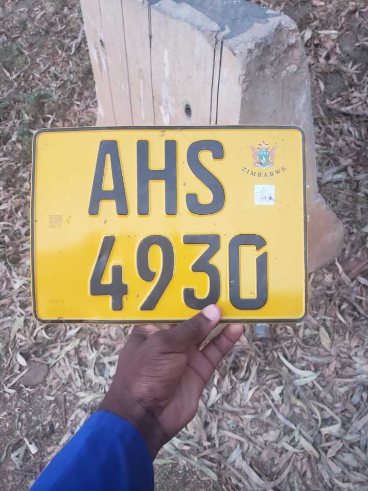 CrimeWatchZW's tweet photo. Ndakanhongawo maplates ayo kana paine muridzi wacho ngaandibate pa 0777953693 https://t.co/34MS9TNFRP