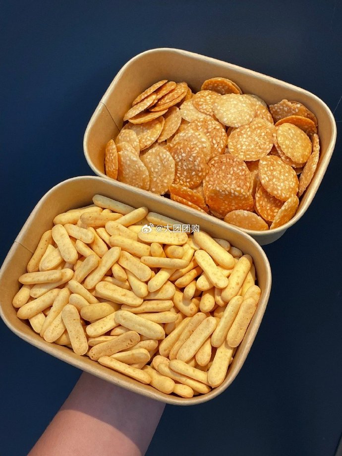 LennyGoedkfzn's tweet photo. 刚挖到一款超酥脆的海盐芝士脆片！每片都裹满奶fufu的芝士粉，追剧的时候随手抓一片，咔嚓一口直接香到跺脚，已经跟闺蜜分完半袋了！这种适合大家一起炫的零食才是快乐密码呀 https://t.co/PxRFoAUxBz