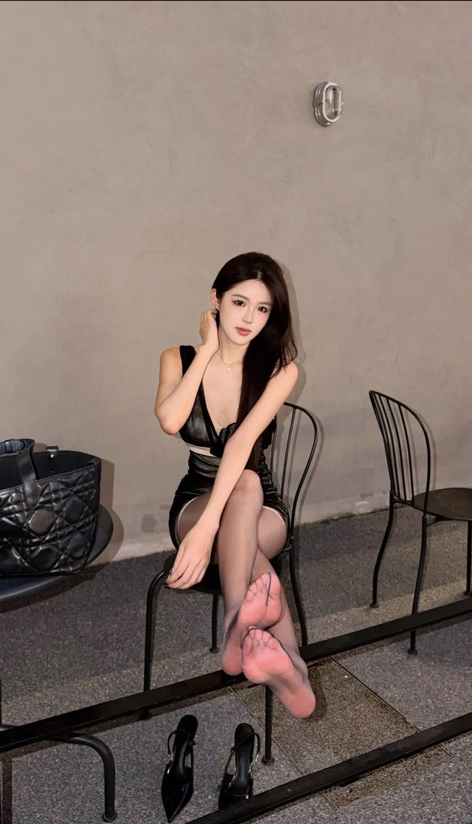 blackmowgod's tweet photo. 假如你是一个薄肌男孩

你健完身想发泄一下

你会选哪个

极限二选�� https://t.co/bM34jhv9qJ