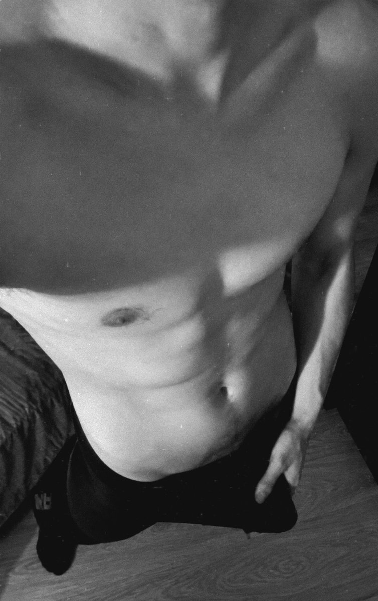 tupapiBruceW's tweet photo. Alguna despierta para chat hot y intercambiar fotitos ?🫦 le mando foto vrg https://t.co/M6nZdCt54C