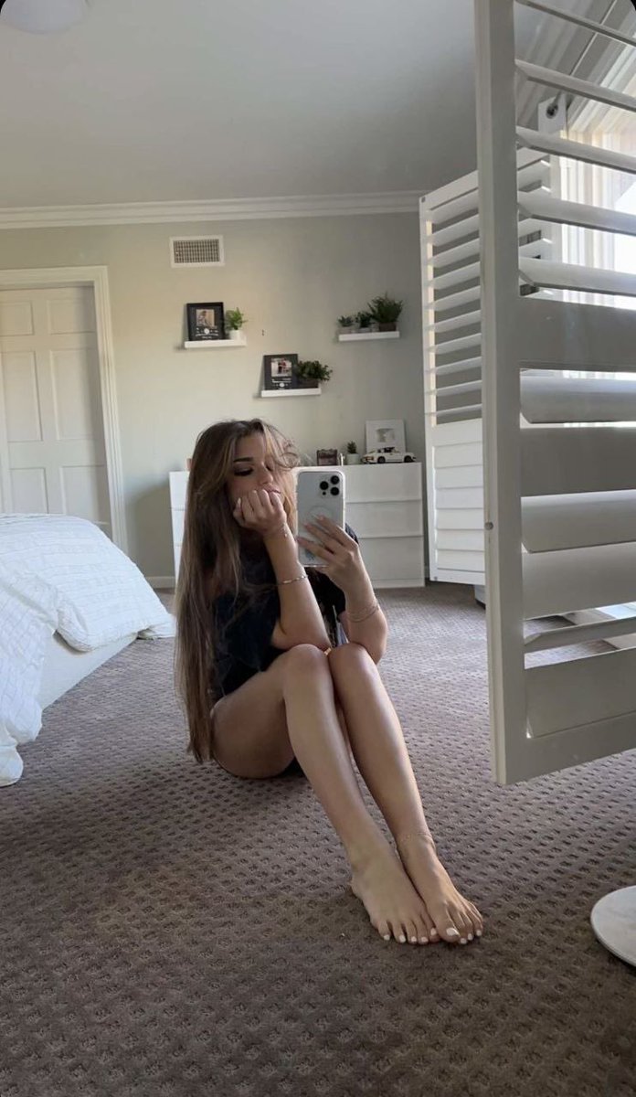 brookeownyou's tweet photo. Officially owner of 3k of yall loser…. Here are so amazing feet pics of your owner https://t.co/TRCFNu9aF8