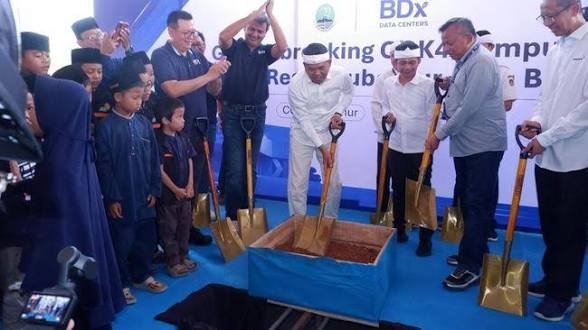 ArusPolitik_'s tweet photo. Wkwk Kelakuan Bapa K 😁

Padahal Dia Sendiri Yang Meresmikan 🤣 https://t.co/l4Rx85h1b0