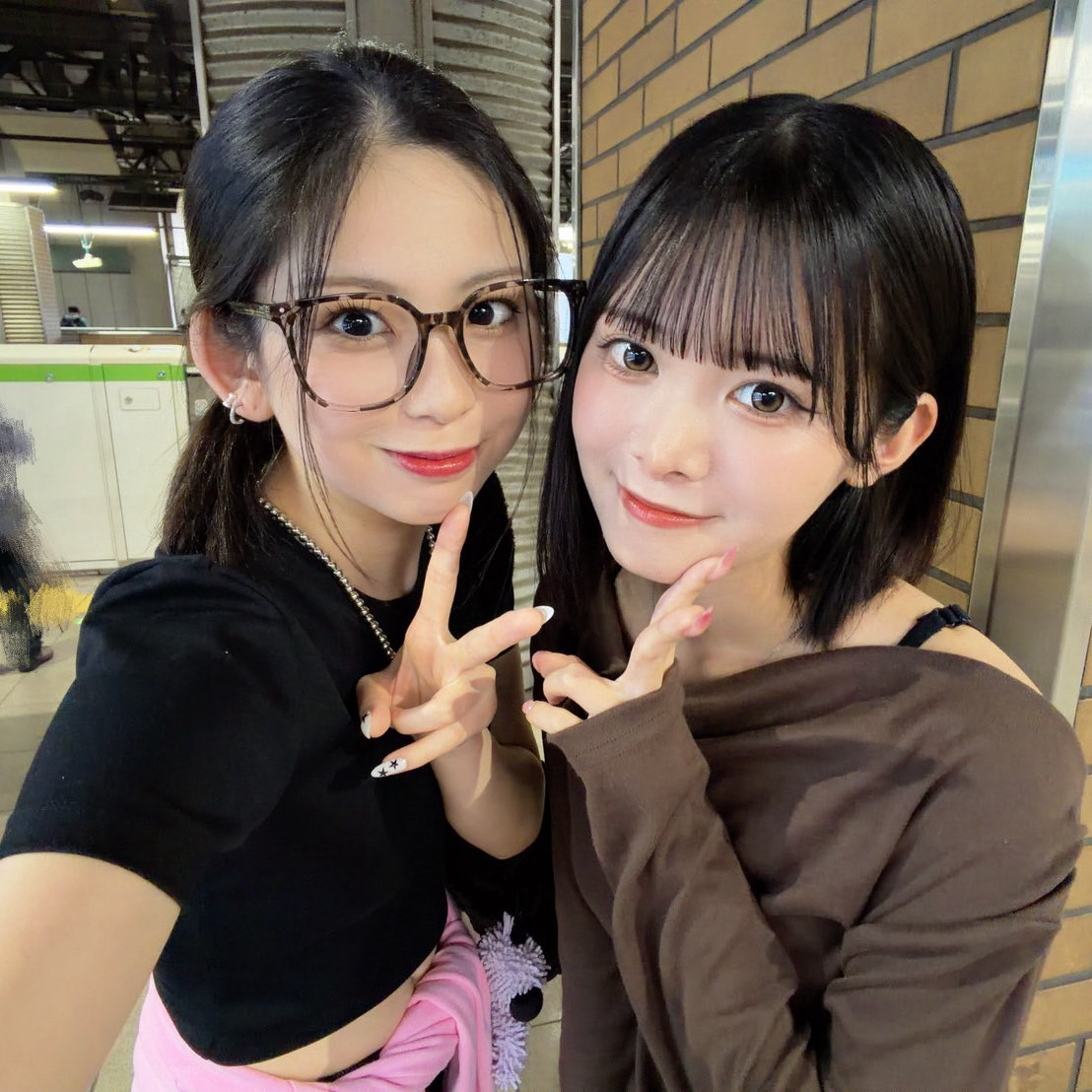 yuhane_official's tweet photo. この前らいりーと会ったよ〜！🫶🏻
一緒に遊んだのはひさしぶりだったんだけど
会ってから帰るまでずっと太陽みたいに明るくて
らいりーと居るだけで幸せな気持ちななれる😭
らいりー！かわいいよお！！大好き！！！
 #櫻井梨央 https://t.co/yKsz9WRWau