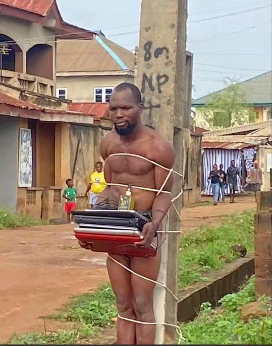 ogunmeponn's tweet photo. He go enter for us today 🤣 https://t.co/u7qOv5CkLM