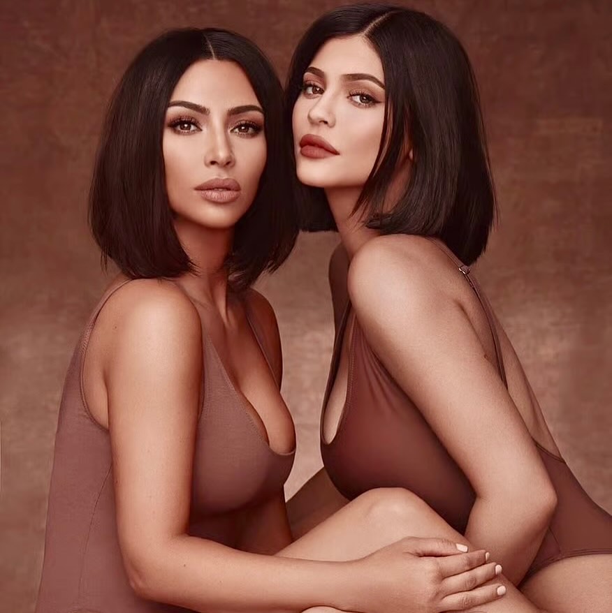 KdaONE's tweet photo. Kim x Kylie for KKW Beauty https://t.co/fsEU7dcvtS