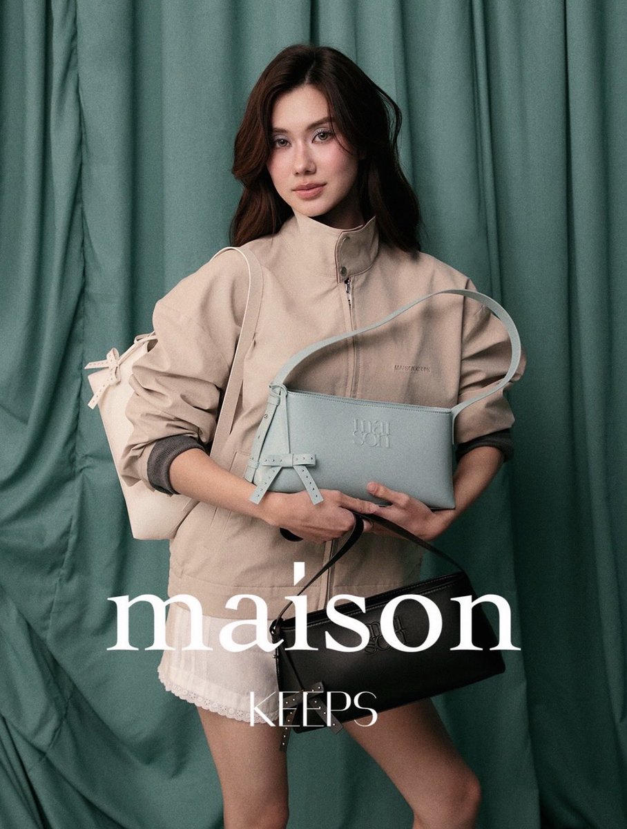 viewjune18's tweet photo. SHE’S SO BEAUTIFUL AND HOT😩🙇‍♀️

#SoiréeBag 
#maisonKEEPSxLalinaLena
#maisonKEEPSfriends
#lalinalena https://t.co/W7KPKSiyCA