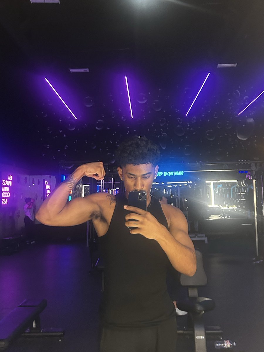 username214s's tweet photo. Day 1 :) #dtx #nsfw #explore  #gym #feed https://t.co/BHynrCrXoU