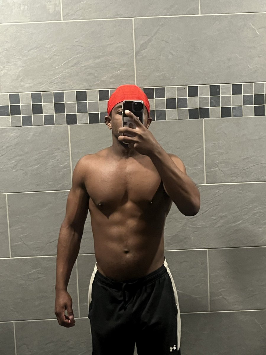 JamonTyrese's tweet photo. On or off? https://t.co/YKDuGLYtlI