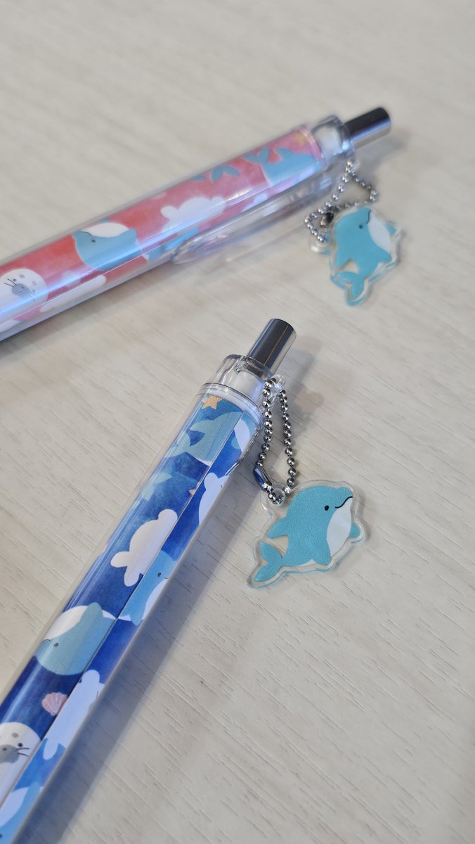yutkr25's tweet photo. キスあとボールペン職場で使ってたらいつの間にか引っ掛ける部分が折れてなくなってた🥺

しおのぉ～😭 https://t.co/l1yOrEUY0H
