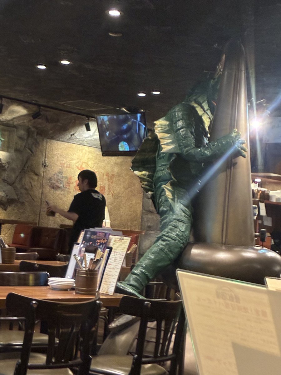 sachomy's tweet photo. 今日のランチは怪獣酒場👽
1,100円 https://t.co/WlAEd3PSRw