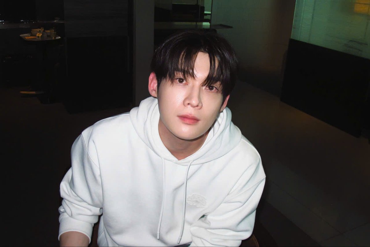 _Hadoky_'s tweet photo. He’s tall, handsome, and has such a bright, refreshing presence. Please keep an eye out for KIM YOON SIK at Paris Fashion Week! ✨

#KIMYOONSIKPFWSS27
#YOONSIKINPARIS https://t.co/IrstWP4ef5