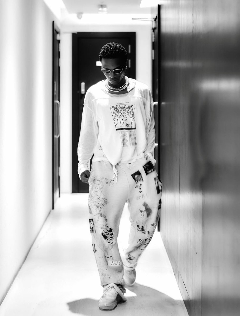 bi_bimpe's tweet photo. There's no clothes Wizkid wears that doesn't look good on him. With his small body, he rocks clothes so well. Nobody like him❤️ https://t.co/axcQG2XhE7
