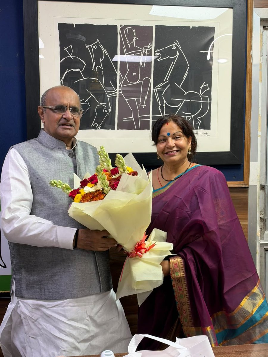 MalikBirpal's tweet photo. नई दिल्ली।
स्वतंत्रता सेनानी, पूर्व सांसद एवं उत्तर प्रदेश के पूर्व उपमुख्यमंत्री रहे स्वर्गीय श्री रामचंद्र विकल जी की सुपुत्री, राष्ट्रीय लोकदल की राष्ट्रीय सचिव एवं राष्ट्रीय लोकदल संसदीय बोर्ड की सदस्य, पूर्व जिला पंचायत अध्यक्ष मुजफ्फरनगर, डॉ. रमा नागर जी ने आज राष्ट्रीय लोकदल के संसदीय बोर्ड के राष्ट्रीय अध्यक्ष एवं पूर्व सांसद श्री के.सी. त्यागी जी से शिष्टाचार भेंट की।

इस अवसर पर दोनों नेताओं के बीच संगठन, सामाजिक सरोकारों एवं समसामयिक विषयों को लेकर आत्मीय संवाद हुआ।

स्वर्गीय श्री रामचंद्र विकल जी की विचारधारा, संघर्ष और जनसेवा की विरासत को आगे बढ़ाते हुए डॉ. रमा नागर जी निरंतर सामाजिक एवं राजनीतिक क्षेत्र में सक्रिय भूमिका निभा रही हैं।

चौधरी चरण सिंह अमर रहें।
चौधरी अजित सिंह अमर रहें।
जय रालोद। जय जयंत चौधरी।

#राष्ट्रीयलोकदल #RLD #केसीत्यागी #डॉरमानागर #सामाजिकन्याय #जनसेवा