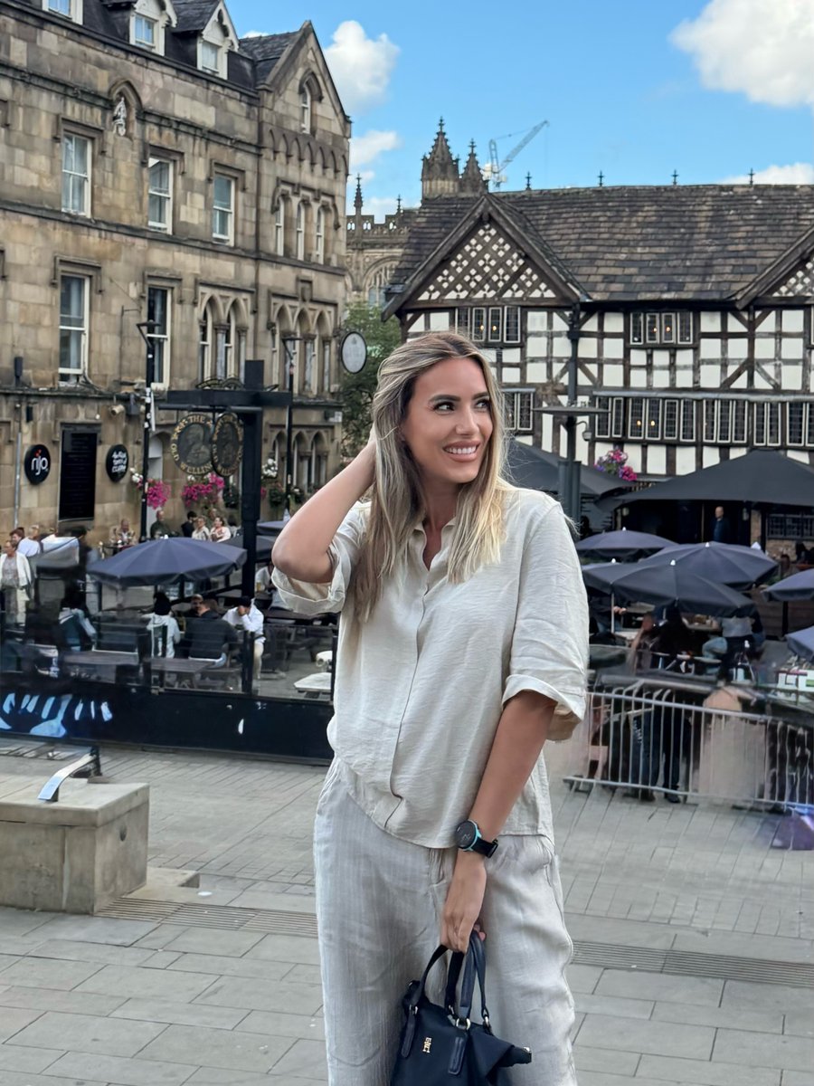 GenealLogic's tweet photo. Photo by Amabel Martínez on August 19, 2026. May be an image of York Minster, the Cotswolds, and text. https://t.co/ra8j7wBYfc
