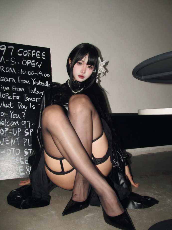 ZhouModel tweet picture