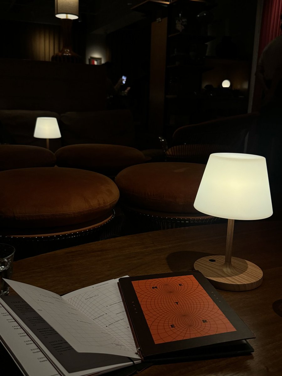 PoppyDontPreach's tweet photo. It’s been a long time since I’ve had a drink where, after the first sip, I already knew I’d be ordering a second round https://t.co/hGoEb2kZjg