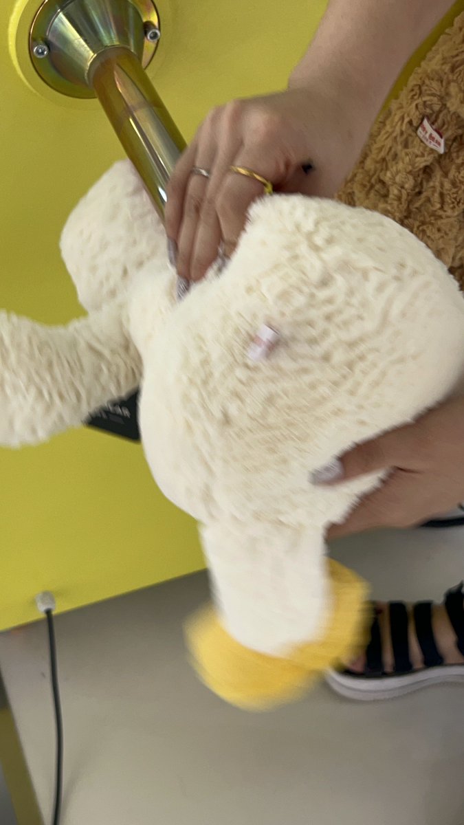 DeviApr36386821's tweet photo. I dare not wipe the duck that got torn! https://t.co/DW6kwaOOPn