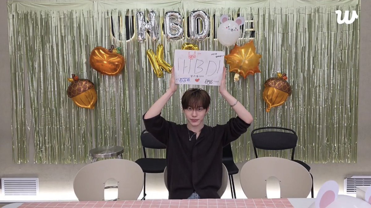 kkyoungee's tweet photo. 경배야!! 생일 넘 축하햇어 ㅜ ㅜ 경배가 주인공인 날 형들이랑 즐거운 시간 보낸것 같아서 넘 기쁘다!! 막내즈랑 찍은 폴라로이드 다 넘 귀여워서 좋았어요♡ 앞으로 올 생일들도 같이 보내쟈 ｰ̀⩊ｰ́

#CLOSEYOUREYES #클로즈유어아이즈 #SEOKYOUNGBAE #서경배 #기쁘다_걍배_탄생일이다 https://t.co/ALjevAq3JE