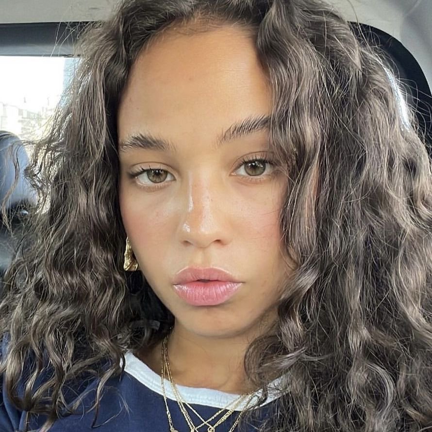 user93930203's tweet photo. @triguenocracy Nigga are you lying to yourself ? An average Dominican girl is mixed and of predominant European descent likely 🇪🇸🇵🇹🇫🇷 and a Mexican torta is fat, with a Olmec head, and has only 30%-40% European on average https://t.co/dN725zqyQb