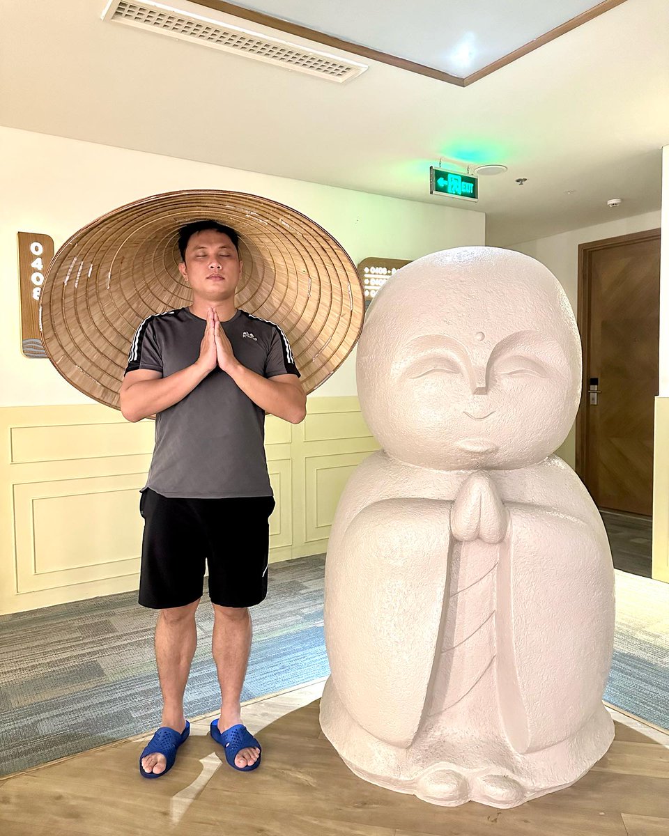 LishaDemotbr5's tweet photo. 집착하지 말고 
성내지 말고 
내려놓고........ 소금 후추와 라우람을 곁들인 발룻 먹으러 가자 https://t.co/pkMhwJGc9T