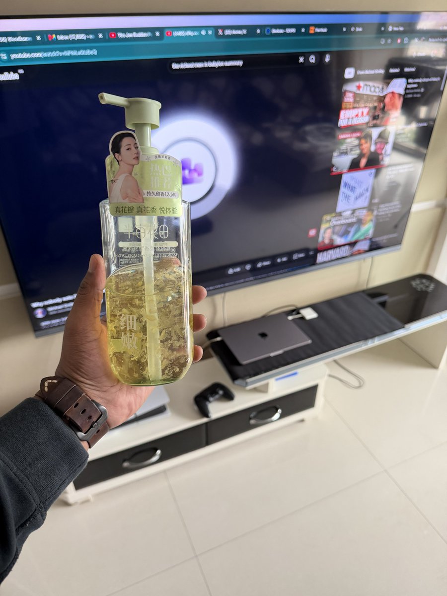SoupLorrd's tweet photo. These days I’ve been finding myself using her shower gel just keep the memory of her cent. https://t.co/RdJV2pA6uE
