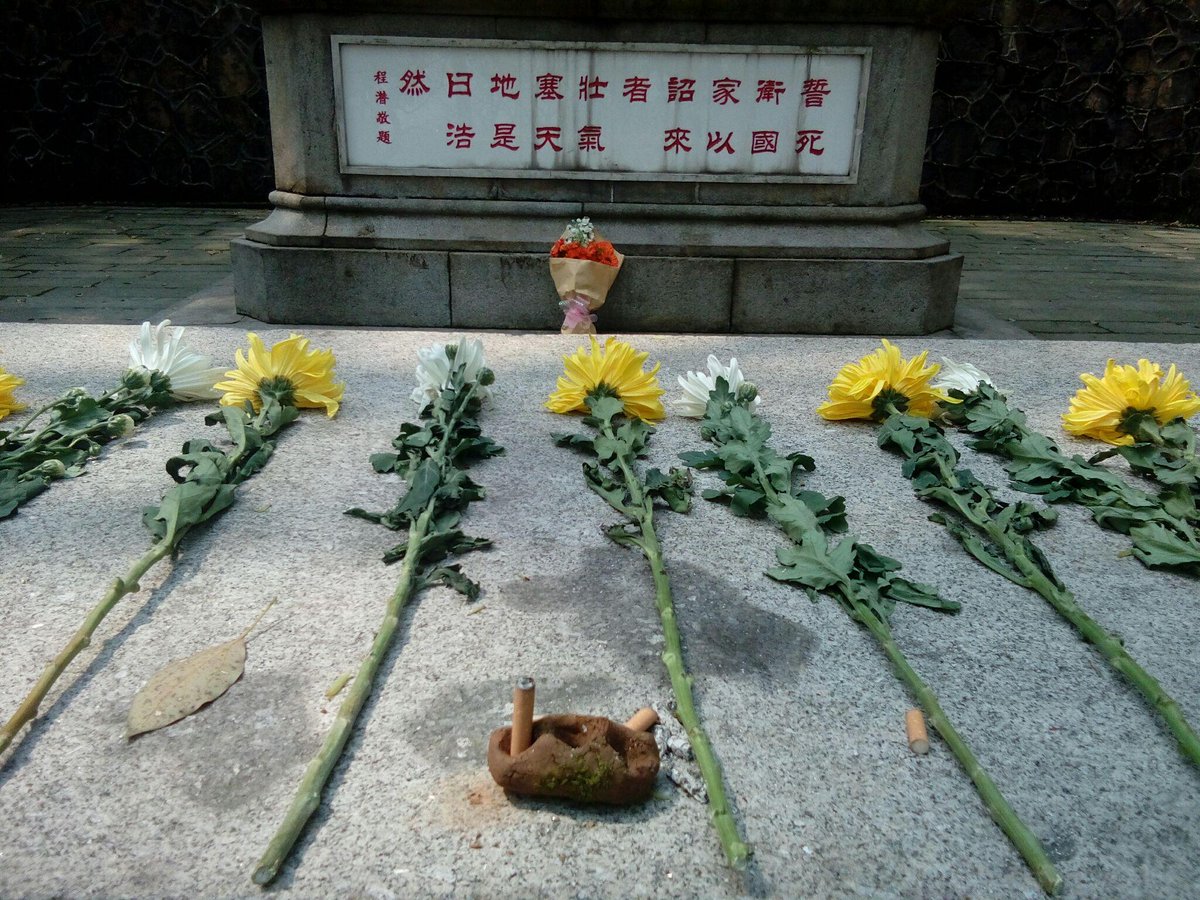 co2ggettonmmzrl's tweet photo. On that scorching tomb, the loyal尤 (注：因指定生僻字为中文，保留原字更贴合需求，若需全英文可调整为 loyal vassal，此处兼顾原字要求) stands firm. https://t.co/KyPddDDibd