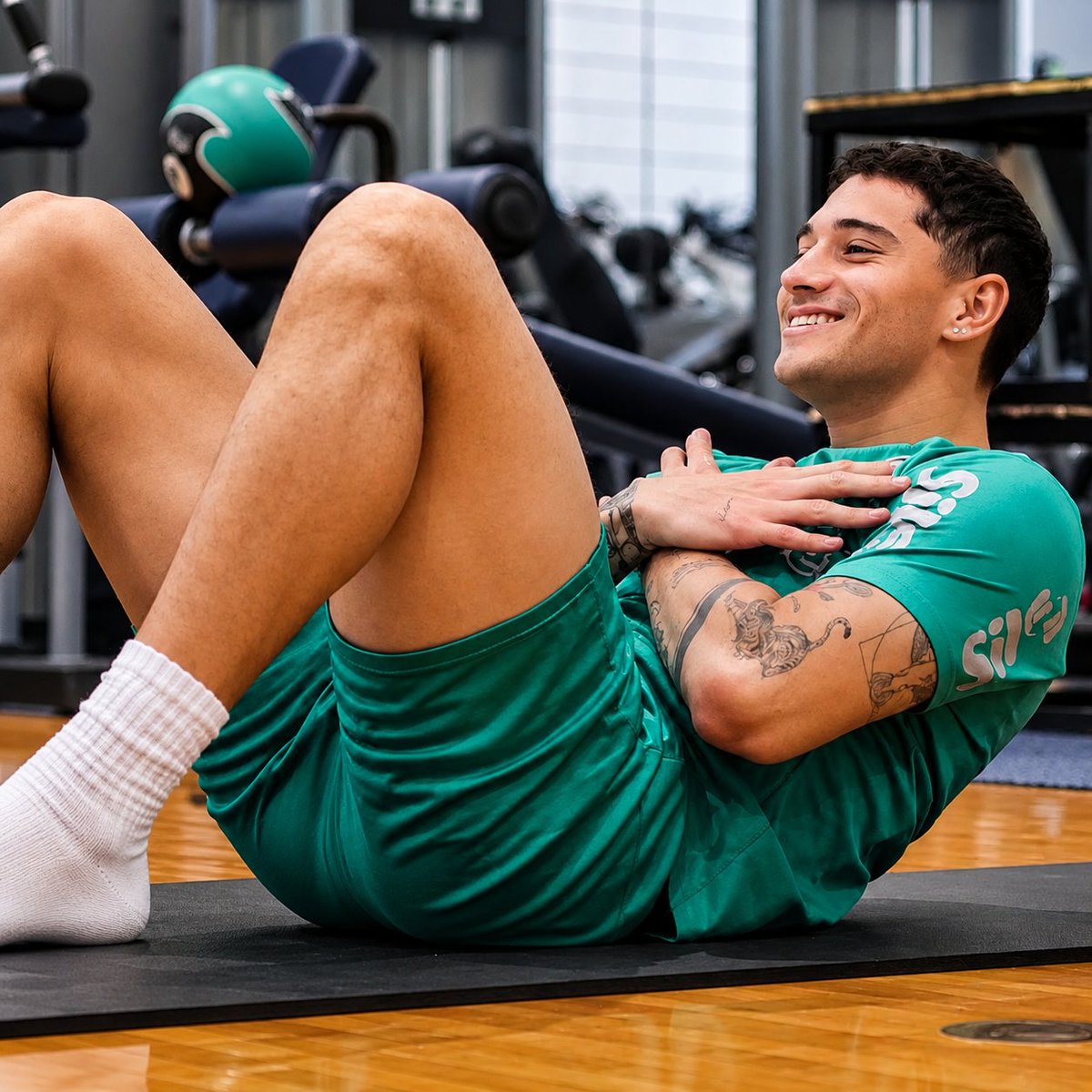 AthletixHQ's tweet photo. 💫Emiliano Martínez💫 https://t.co/H4l3vWAm8q
