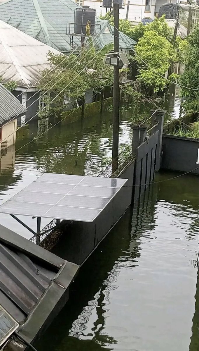 JudithsPen's tweet photo. I went to Port Harcourt yesterday, and the kind of flooding I saw in some areas was crazy. Some of the floodwater even had this greenish stuff in it 😩

I’m wondering, do we even have geologists in Port Harcourt who could put together a flood-risk map showing areas that are high, medium, or low risk after heavy rainfall?