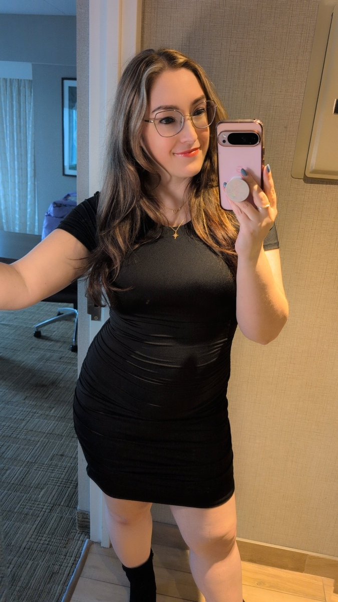 Dollasmom's tweet photo. Made it to my hotel, time for a steak dinner for one 😍 https://t.co/895hllNvtL