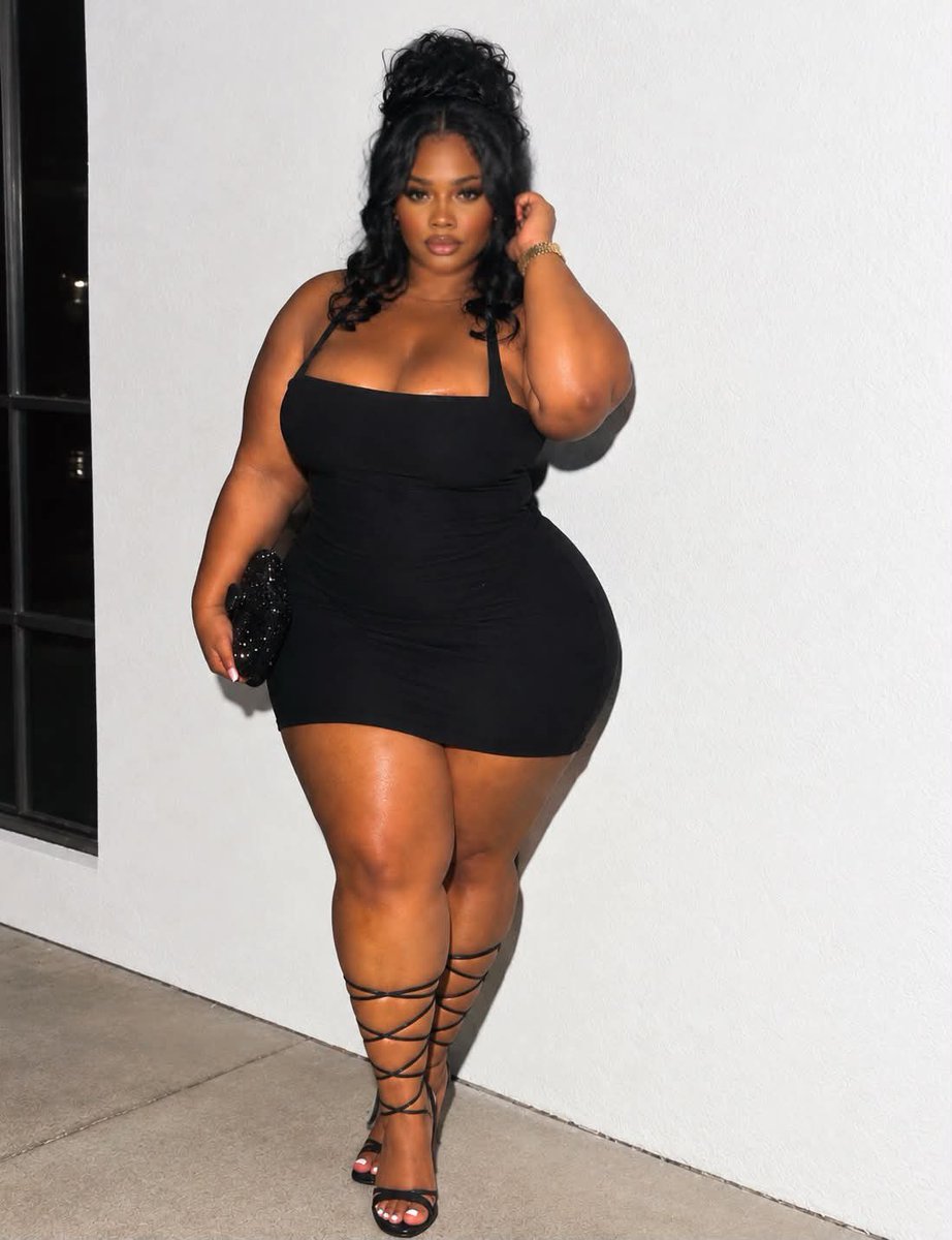 Toosynn's tweet photo. 30,rich ,no kids,no husband 
Living the best life🥳 https://t.co/7plJ5gynVW