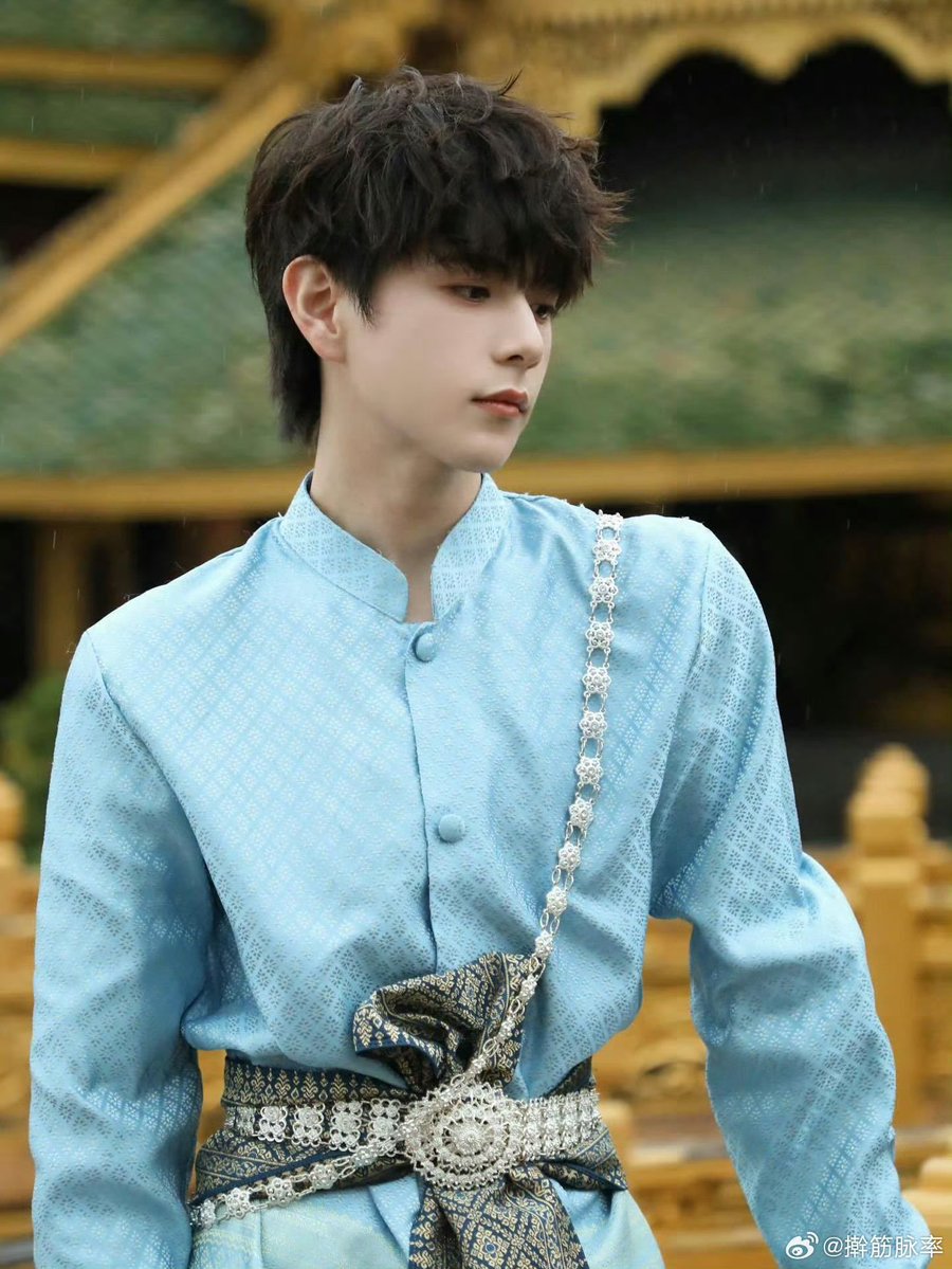 OhOhLilpil's tweet photo. Ini bisa ga sih remake Red, White and Royal Blue versi thailand tapi artisnya dari Singapore and Chinese kek lintas negara banget nih series jadinya

#aylio https://t.co/KJYs5oZDn1