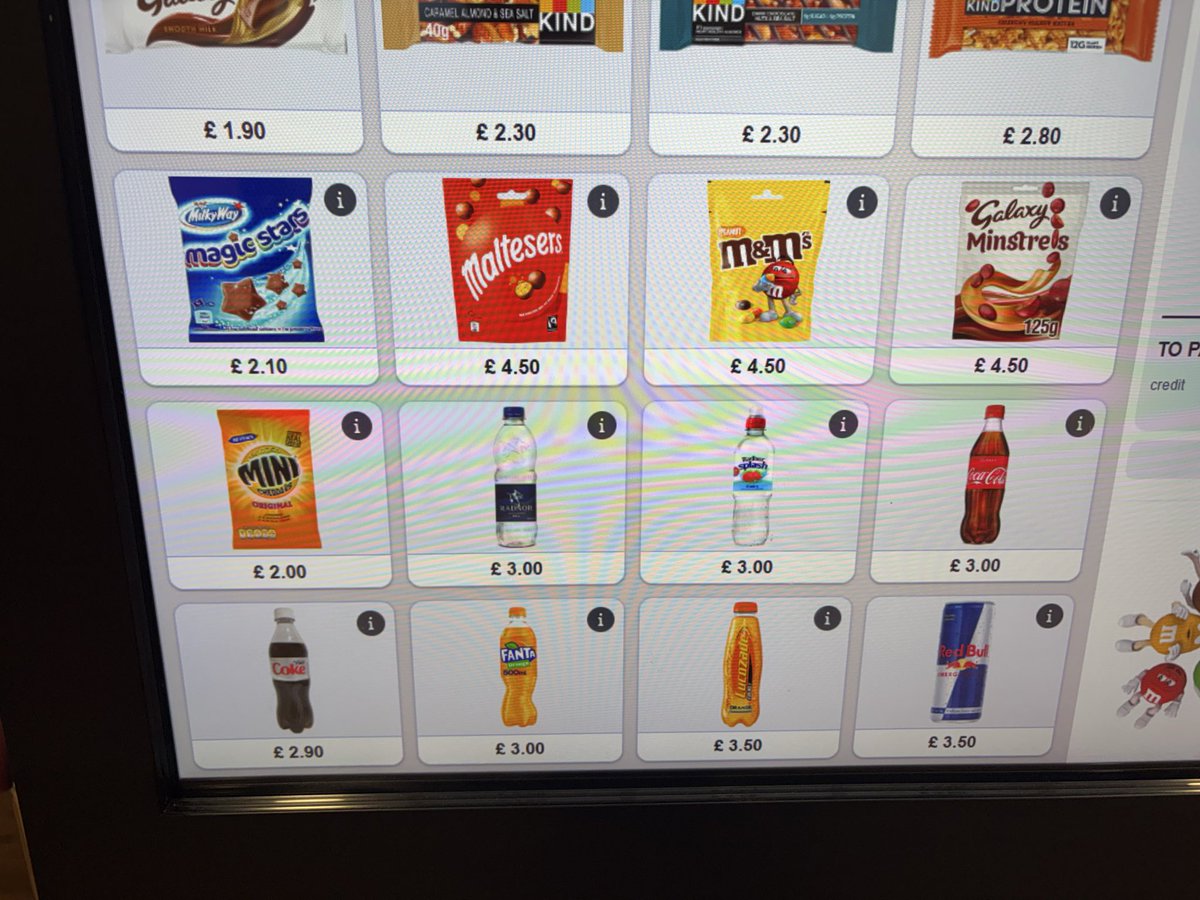 madvixen83's tweet photo. I know that these vending machines are a pricing rip off but why the heck is water more expensive than fizzy pop????? https://t.co/DVnKYLjxVZ
