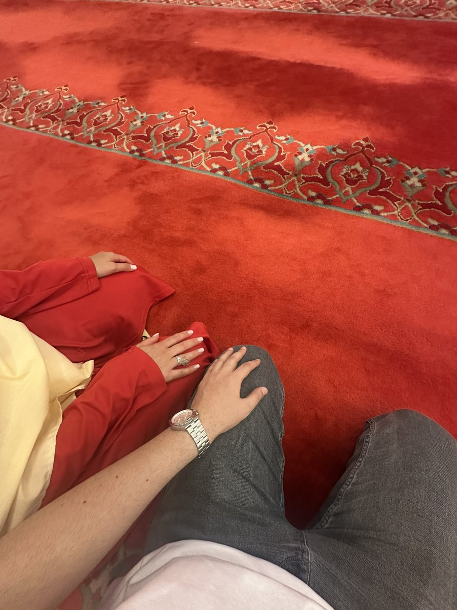 DSAkdag's tweet photo. Hayırlı bir iş için cami süpürmeye gidicez dediğinde ikiletmeyen kızla https://t.co/3WgiuXM7rF