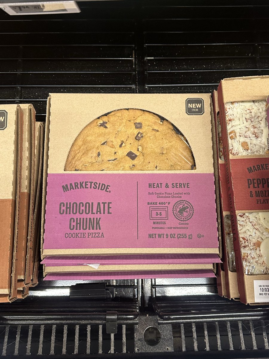 Pillguy7's tweet photo. This thing looks so damn good but I don’t know if it’s worth getting diabetes. 🍪 https://t.co/J68vh8R2kH