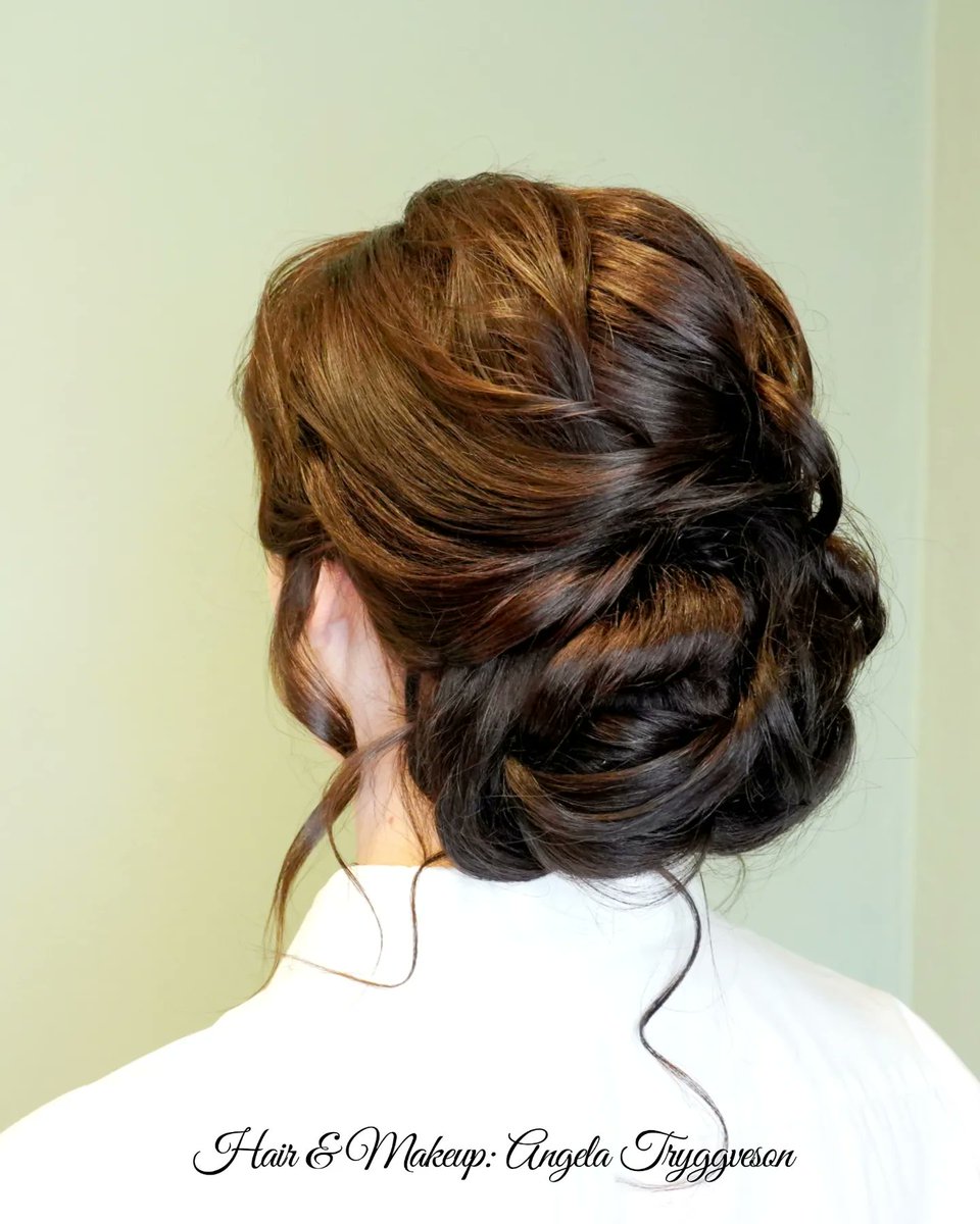 shortstackluv's tweet photo. Textured low bun for Anna’s long hair on her wedding day. More from this wedding on my blog. Wedding day 2023-02-04
Bride: Anna
Venue: Schenströmska, Ramnäs Church
Hair &amp; Makeup: Angela Tryggveson https://t.co/8Z7OORBh2E