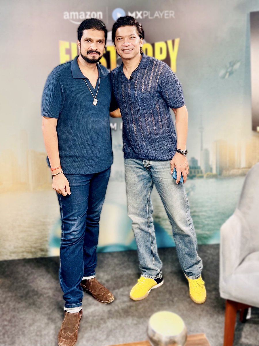 DIVYASOLGAMA's tweet photo. Birthday Wishes to one of the finest singers from our time - #Shaan

Stay Blessed 
RJ #DivyaSolgama

@singer_shaan https://t.co/EuwofxM4qy