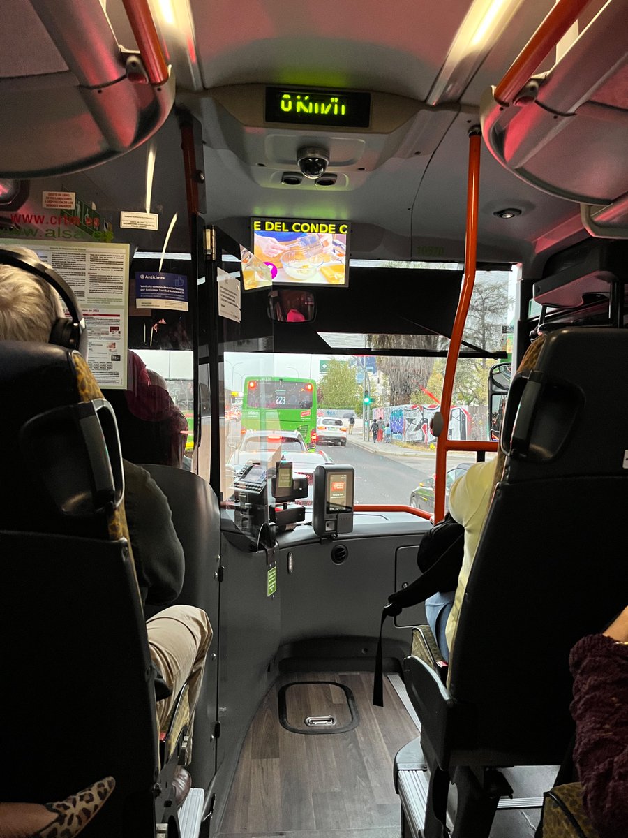 complutensis's tweet photo. 1 hora y 10 minutos después de salir de Alcalá en el 227, apenas hemos pasado Canillejas. 

@AytoAlcalaH @JudithPiquet @CRT_Madrid 

Los usuarios del transporte público estamos hartos. ¡Que se implante ya de una vez el carril Bus-VAO y que vuelvan las rutas express! https://t.co/tQYBEYc7aN