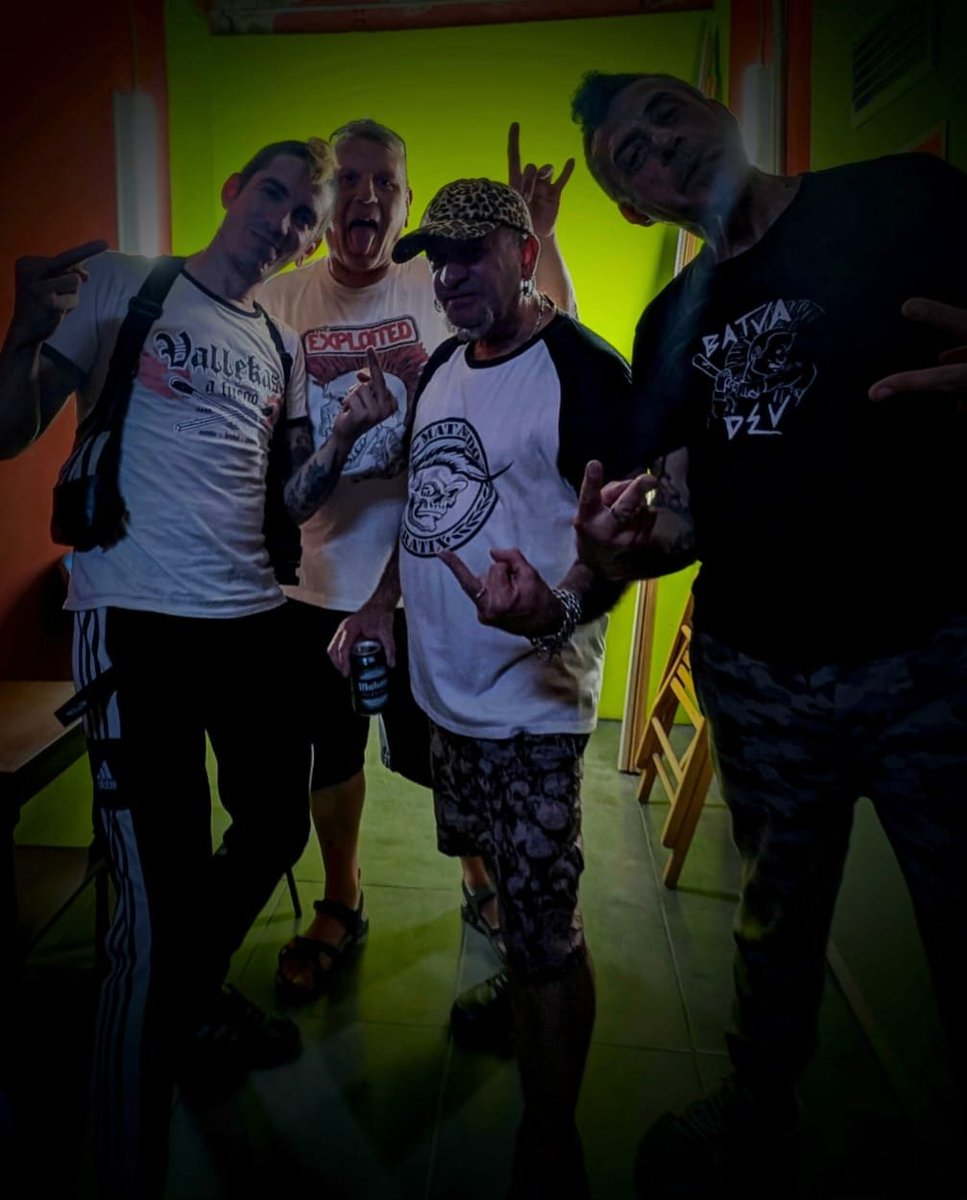 MATANDOGRATIX's tweet photo. A tope preparando los próximos conciertos de: 10 octubre Ávila y 7 noviembre Berlín (Alemania),se vienen cositas 💪💪🧷 https://t.co/747A8STCF4