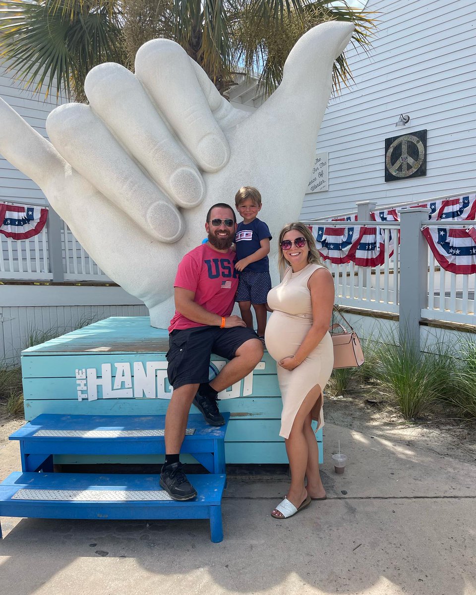 pepecortizzona's tweet photo. Happy 4th of July! We celebrated with pirates and princesses at breakfast, then spent the day at the beach. Now we’re heading back home. https://t.co/6K68mrTIzx