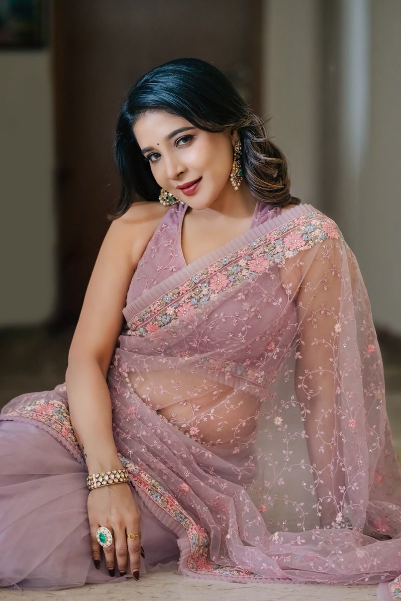 Cinesnacks's tweet photo. A timeless touch of elegance ✨🌸

Sakshi Agarwal in a beautiful pastel drape, making every frame look effortlessly graceful. ❤️

@ssakshiagarwal

#SakshiAgarwal @SathishwaranPRO https://t.co/LHogqGmIWe
