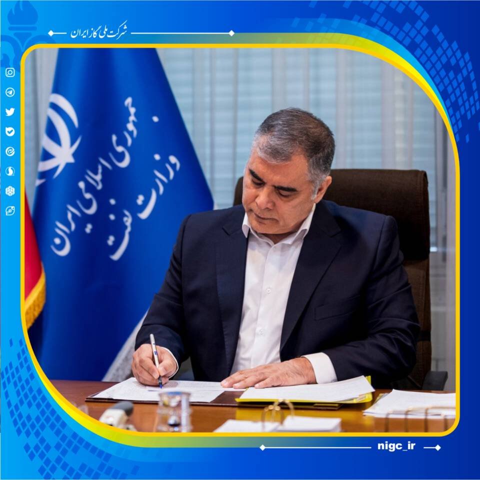 nigc_pr's tweet photo. 📣 پیام وزیر نفت به مناسبت روز ملی آتش‌نشانی و ایمنی . آتش‌نشانان از ارکان اصلی زنجیره تاب‌آوری صنعت نفت هستند

📍محسن پاک‌نژاد، وزیر نفت با تأکید بر نقش سرمایه انسانی در پایداری صنعت نفت، تصریح کرد: 

🔹آتش‌نشانان از ارکان اصلی زنجیره تاب‌آوری این صنعت هستند و باید به به��ود جایگاه حرفه‌ای، توسعه توانمندی، ارتقای دانش، مهارت و آمادگی این نیروهای تخصصی توجه شود.

🔹صنعت نفت طی یک سال گذشته روزهایی دشوار را پشت سر گذاشته است. کارکنان این صنعت، در شرایطی که تأسیسات با تهدید مواجه بود و تعدادی از همکاران عزیزمان در حملات دشمن به شهادت رسیدند با مسئولیت‌پذیری، تعهد و تلاش شبانه‌روزی در صحنه ماندند و به رسالت خود در تأمین پایدار انرژی کشور ادامه دادند. این تجربه بار دیگر نشان داد که پایداری صنعت نفت بیش از هر ��یز به توانمندی و آمادگی سرمایه انسانی آن وابسته است.
🔗لینک #خبر
https://t.co/m3GfpMTwD8

🌏 روابط عمومی شرکت ملی #گاز ایران