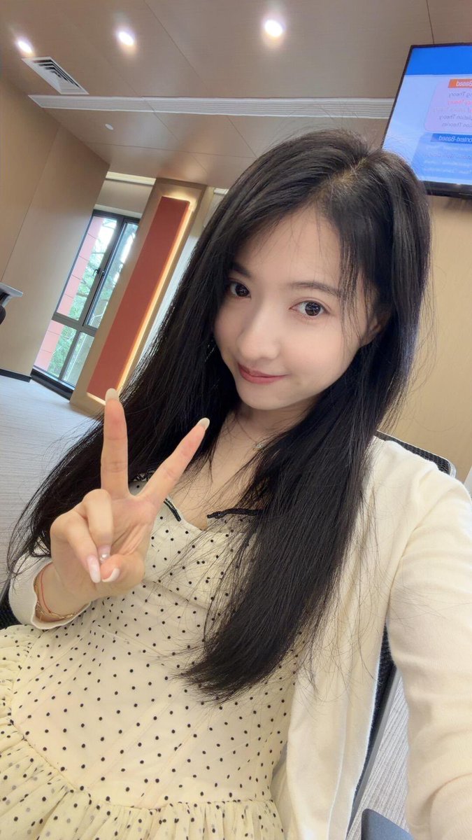 loveandlust____'s tweet photo. 新鲜出炉！！！！！

刚拍形体课照，有人要来评锐吗？

是粉哒！！ 看完不许乱说噢！！ https://t.co/4EFuegcTcT