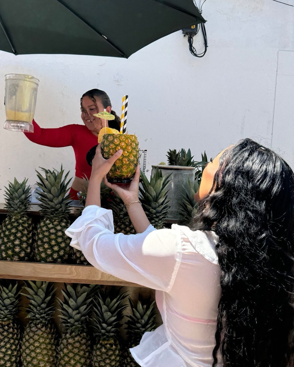 jonazjaz647's tweet photo. Me &amp; my pineapple https://t.co/nBROBxitUE
